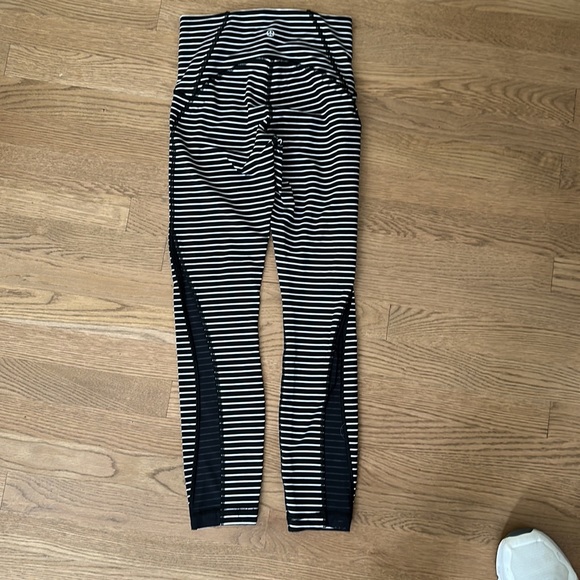 Lululemon Train Times Pant 25" in Parallel Stripe Black White - Picture 6 of 7